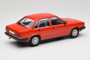 Audi 80 B2 GLS Rouge MCG 1:18 MCG18526 Métal Moulé — image 2 sur 6