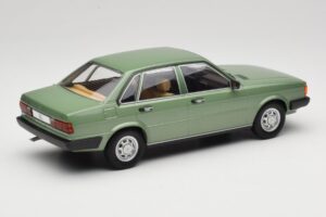 Audi 80 B2 Vert MCG 1:18 MCG18525 Métal Moulé — image 2 sur 6