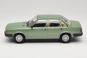 Audi 80 B2 Vert MCG 1:18 MCG18525 Métal Moulé — image 3 sur 6