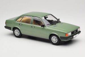 Audi 80 B2 Vert MCG 1:18 MCG18525 Métal Moulé — image 4 sur 6