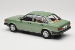 Audi 80 B2 Vert MCG 1:18 MCG18525 Métal Moulé — image 5 sur 6