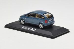 Audi A2 Blue Metallic Minichamps 1:43 20022200748005 Métal Moulé — image 3 sur 4