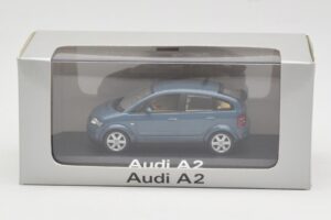 Audi A2 Blue Metallic Minichamps 1:43 20022200748005 Métal Moulé — image 4 sur 4