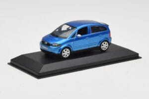 Audi A2 Light Blue Metallic Minichamps 1:43 AUDI007 Métal Moulé — image 2 sur 4