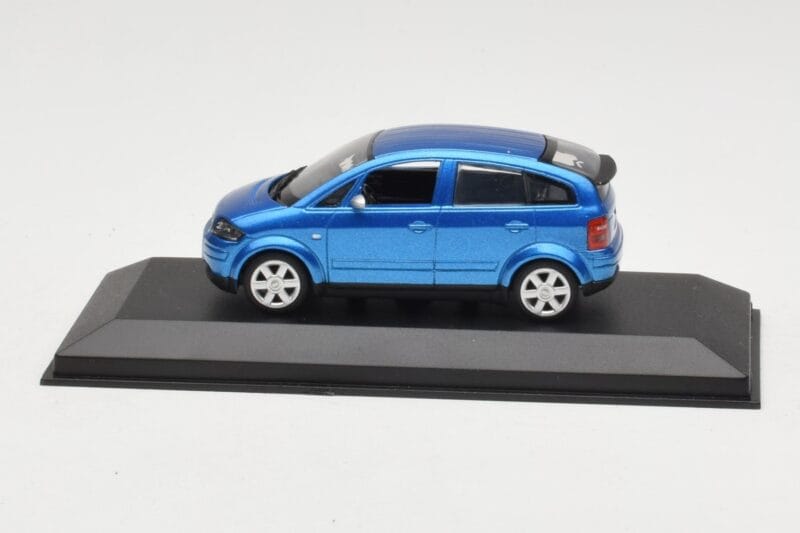 Audi A2 Light Blue Metallic Minichamps 1:43 AUDI007 Métal Moulé