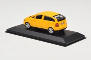 Audi A2 8Z Jaune Minichamps 1:43 AUDI005 Métal Moulé — image 3 sur 4