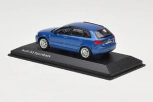 Audi A3 8P Sportback Mauritius Blue Minichamps 1:43 5010403033 Métal Moulé — image 3 sur 4