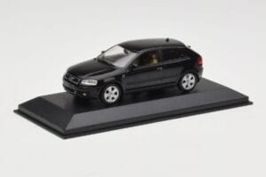Audi A3 8P Black Metallic Minichamps 1:43 12000 Métal Moulé — image 2 sur 4