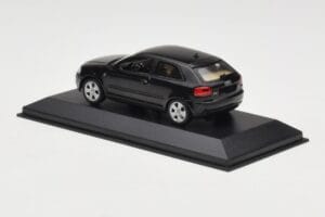 Audi A3 8P Black Metallic Minichamps 1:43 12000 Métal Moulé — image 3 sur 4