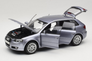 Audi A3 8P Sportback Light Blue Metallic Kyosho 1:18 5010403025 Métal Moulé — image 2 sur 8