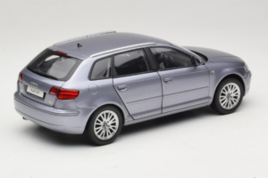 Audi A3 8P Sportback Light Blue Metallic Kyosho 1:18 5010403025 Métal Moulé — image 3 sur 8