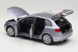 Audi A3 8P Sportback Light Blue Metallic Kyosho 1:18 5010403025 Métal Moulé — image 5 sur 8