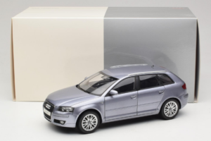 Audi A3 8P Sportback Light Blue Metallic Kyosho 1:18 5010403025 Métal Moulé — image 8 sur 8