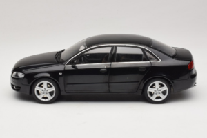 Audi A4 B6 3.2 Quattro Noir Minichamps 1:18 5010404125 Métal Moulé — image 4 sur 8