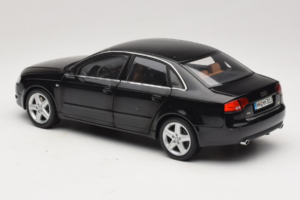 Audi A4 B6 3.2 Quattro Noir Minichamps 1:18 5010404125 Métal Moulé — image 7 sur 8