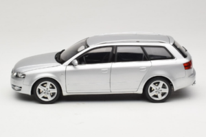 Audi A4 B7 3.2 Quattro Avant Argent Minichamps 1:18 5010404215 Métal Moulé — image 4 sur 8