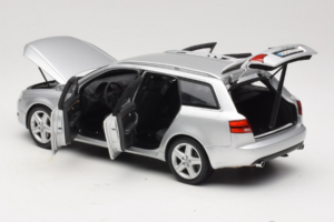 Audi A4 B7 3.2 Quattro Avant Argent Minichamps 1:18 5010404215 Métal Moulé — image 5 sur 8