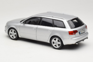Audi A4 B7 3.2 Quattro Avant Argent Minichamps 1:18 5010404215 Métal Moulé — image 7 sur 8
