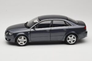 Audi A4 B7 Gris Métallisé Minichamps 1:18 100014400 Métal Moulé — image 4 sur 8