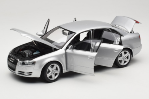 Audi A4 B7 Argent Minichamps 1:18 100014402 Métal Moulé — image 2 sur 8