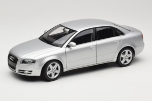 Audi A4 B7 Argent Minichamps 1:18 100014402 Métal Moulé