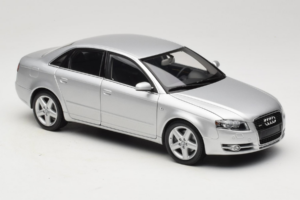 Audi A4 B7 Argent Minichamps 1:18 100014402 Métal Moulé — image 6 sur 8
