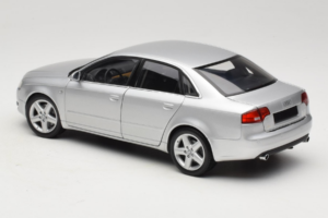 Audi A4 B7 Argent Minichamps 1:18 100014402 Métal Moulé — image 7 sur 8