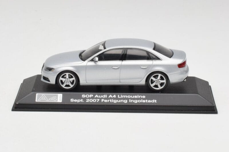Audi A4 B8 3.2 Quattro Ice Argent Minichamps 1:43 5010704113 Métal Moulé