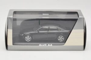 Audi A4 B8 3.2 Quattro Phantom Black Minichamps 1:43 5010704133 Métal Moulé — image 4 sur 4