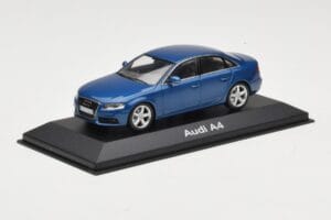 Audi A4 B8 3.2 Quattro Aruba Blue Minichamps 1:43 5010704123 Métal Moulé — image 2 sur 4