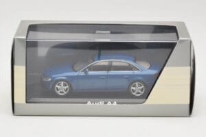 Audi A4 B8 3.2 Quattro Aruba Blue Minichamps 1:43 5010704123 Métal Moulé — image 4 sur 4
