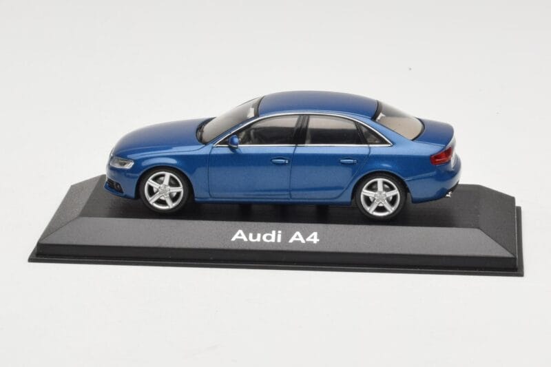 Audi A4 B8 3.2 Quattro Aruba Blue Minichamps 1:43 5010704123 Métal Moulé