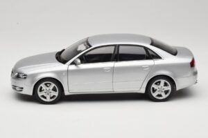 Audi A4 B8 3.2 Quattro Argent Minichamps 1:18 5010404115 Métal Moulé — image 4 sur 8