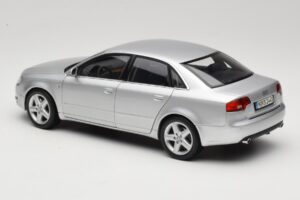 Audi A4 B8 3.2 Quattro Argent Minichamps 1:18 5010404115 Métal Moulé — image 7 sur 8
