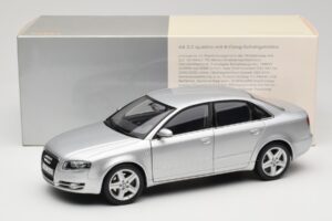 Audi A4 B8 3.2 Quattro Argent Minichamps 1:18 5010404115 Métal Moulé — image 8 sur 8