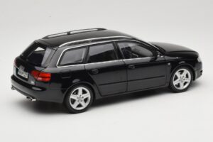 Audi A4 B8 Avant 3.2 Quattro Noir Minichamps 1:18 5010404225 Métal Moulé — image 3 sur 8