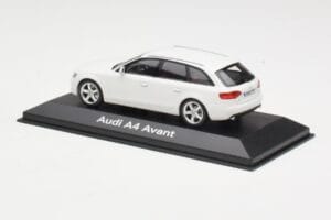Audi A4 B8 Avant Ibis White Minichamps 1:43 5010804213 Métal Moulé — image 3 sur 4