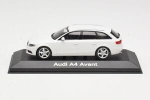 Audi A4 B8 Avant Ibis White Minichamps 1:43 5010804213 Métal Moulé