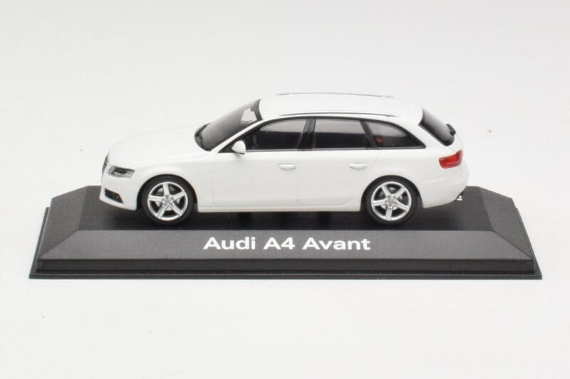 Audi A4 B8 Avant Ibis White Minichamps 1:43 5010804213 Métal Moulé