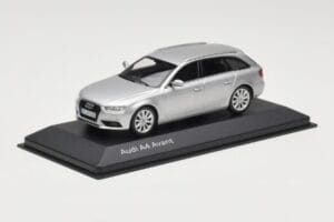 Audi A4 B8 Avant Ice Silver Minichamps 1:43 5011204213 Métal Moulé — image 2 sur 4