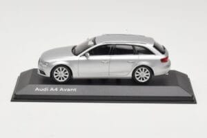 Audi A4 B8 Avant Ice Silver Minichamps 1:43 5011204213 Métal Moulé