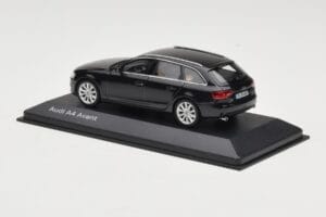 Audi A4 B8 Avant Phantom Black Minichamps 1:43 5011204223 Métal Moulé — image 3 sur 4