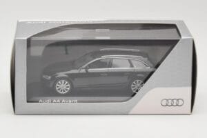 Audi A4 B8 Avant Phantom Black Minichamps 1:43 5011204223 Métal Moulé — image 4 sur 4