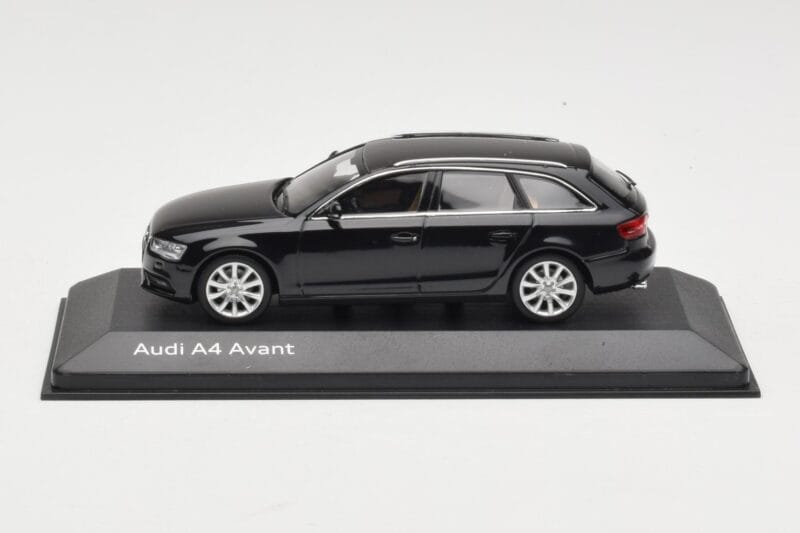 Audi A4 B8 Avant Phantom Black Minichamps 1:43 5011204223 Métal Moulé