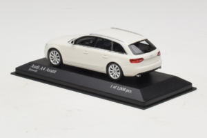 Audi A4 B8 Avant Blanc Minichamps 1:43 410011010 Métal Moulé — image 3 sur 5