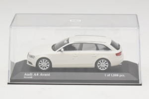 Audi A4 B8 Avant Blanc Minichamps 1:43 410011010 Métal Moulé — image 4 sur 5