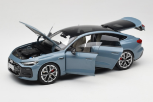 Audi A5L Sportback Bleu Grisâtre OEM 1:18 ZAM60004B Métal Moulé — image 2 sur 8