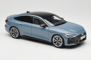 Audi A5L Sportback Bleu Grisâtre OEM 1:18 ZAM60004B Métal Moulé — image 6 sur 8