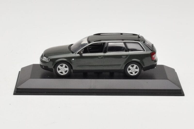 Audi A6 C5 Avant Gris Foncé Minichamps 1:43 AUDI006 Métal Moulé