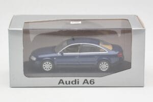 Audi A6 C5 Bleu Foncé Minichamps 1:43 132093 Métal Moulé — image 4 sur 4